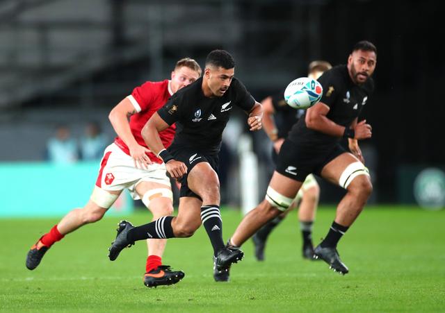 橄榄球官方发布赛后数据，表现引争议