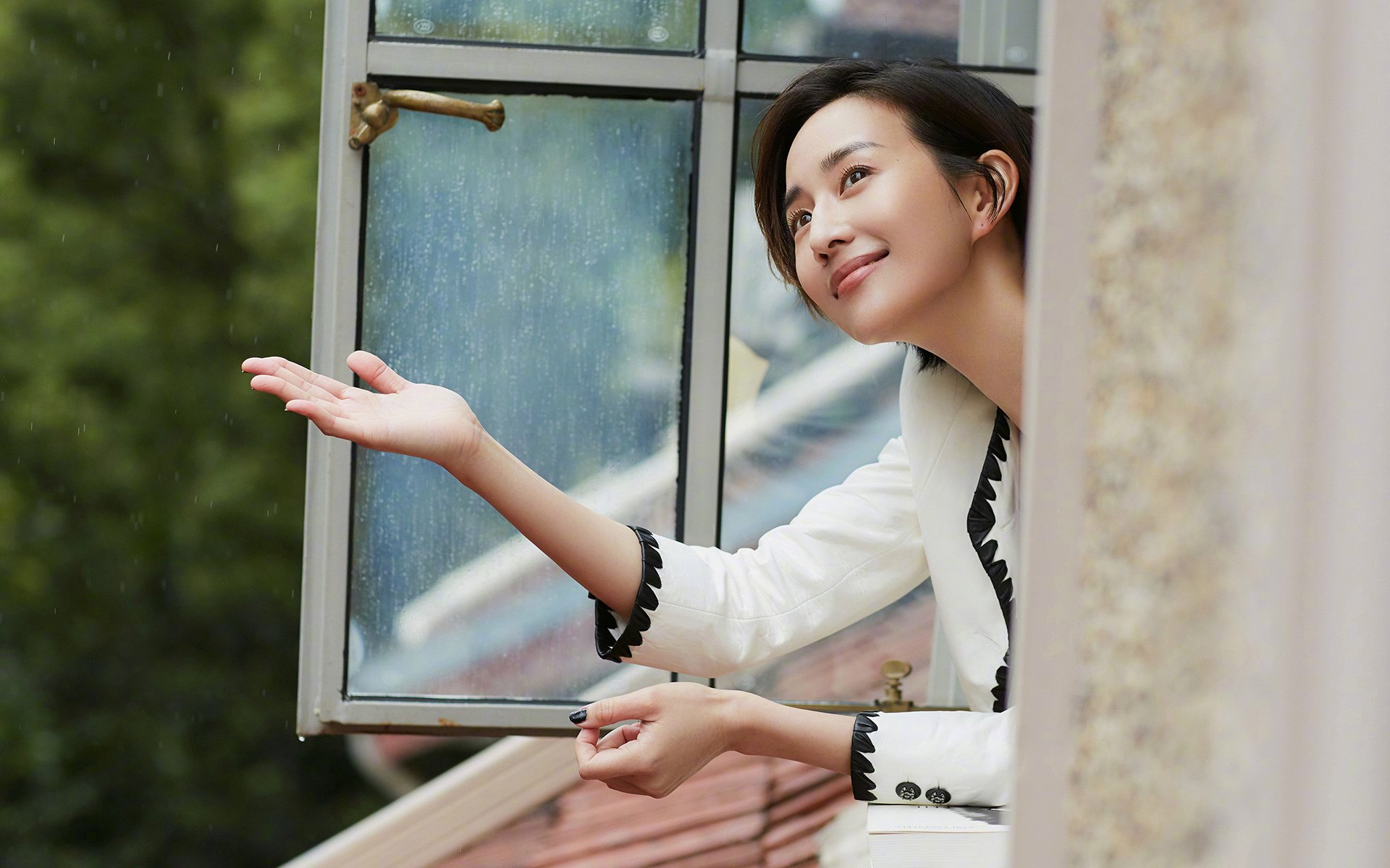 篮坛双线奇迹，广厦铁血强压魔术，哈利伯顿东决封神