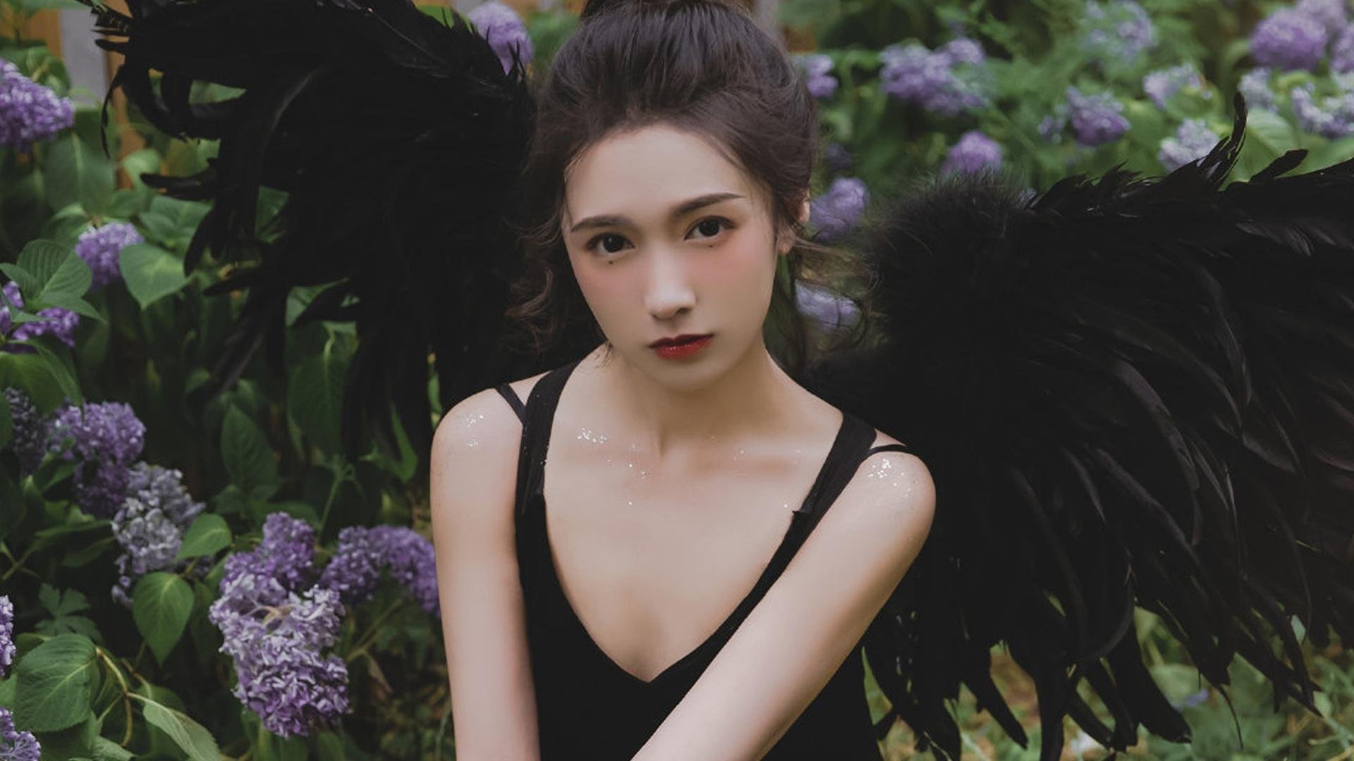 机械降神，当伦纳德在季后赛之夜接管比赛，他证明的是篮球世界的唯一性