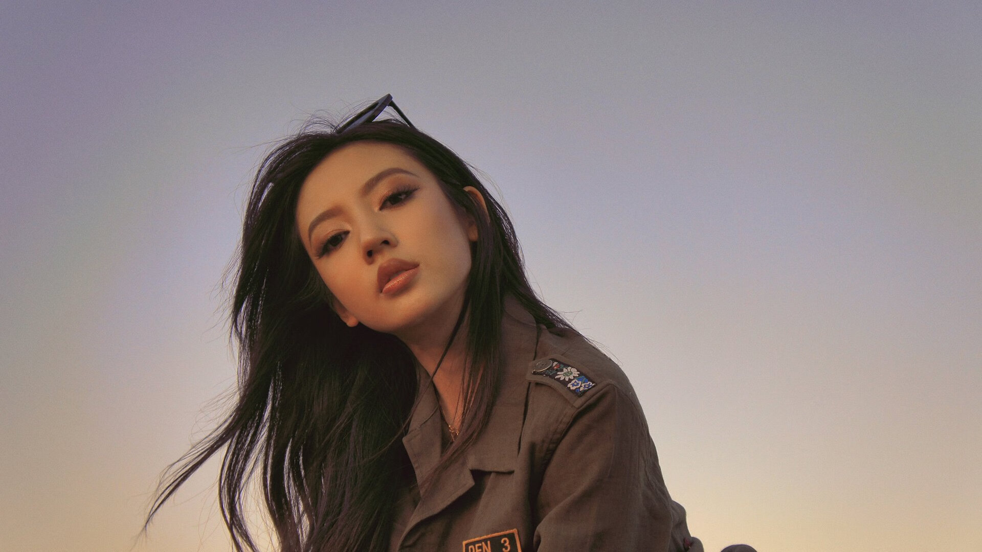 赛道与球场的双响炮,F1揭幕战红牛惊险获胜,爵士加时逆转独行侠